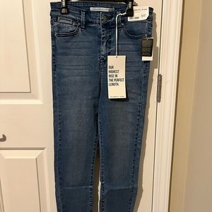 Celebrity Pink jeans. Size 5/27. Never worn.